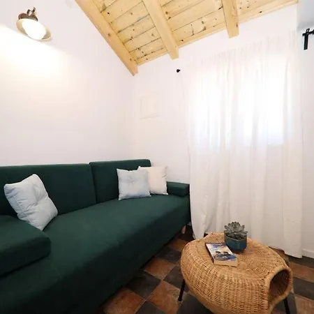 Holiday home Robinson House